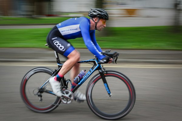 How can professional hand cyclists adjust their training to improve race endurance?